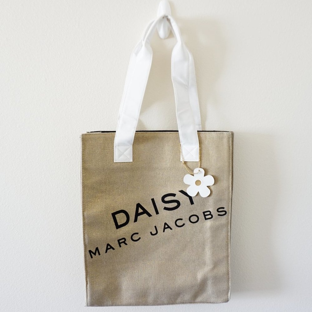 Marc Jacobs Daisy Fragrances Shimmering Gold Tone Tote Bag with Charm *NWOT*